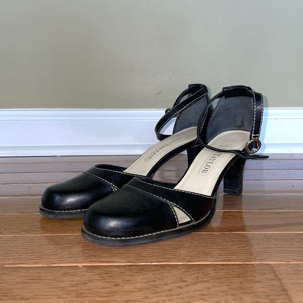 Ann Taylor Size 6.5 Black Leather Heels